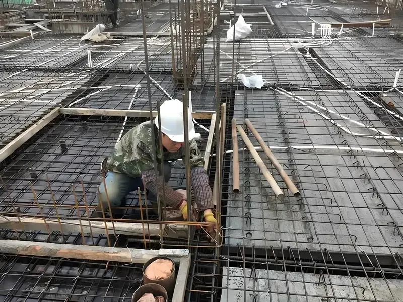 Construction Workers Installing Bar Reinforcing Mesh SL92 RL718 RL818