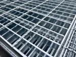 Industrieplattform-Bodenbelag Gitterrost, 32x5 mm Tragstab, 30x100 mm Masche
